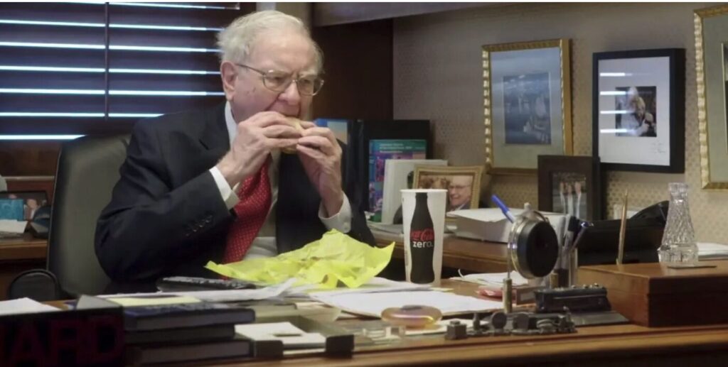 マクドナルドを食べるバフェット